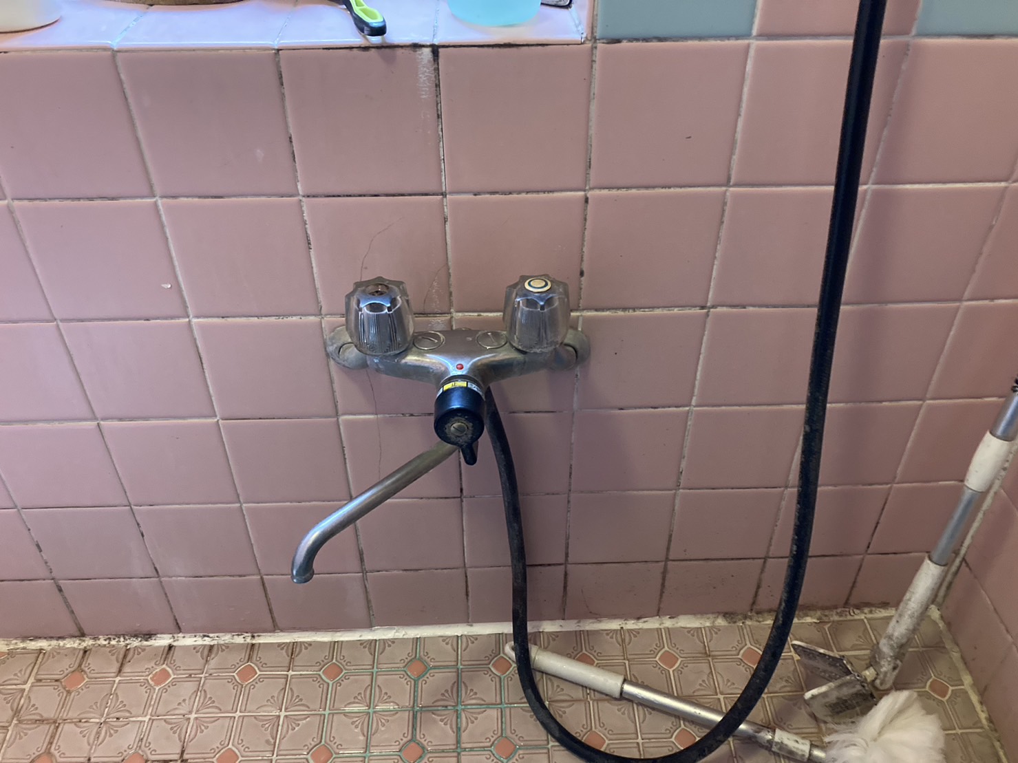施工前　浴室水栓