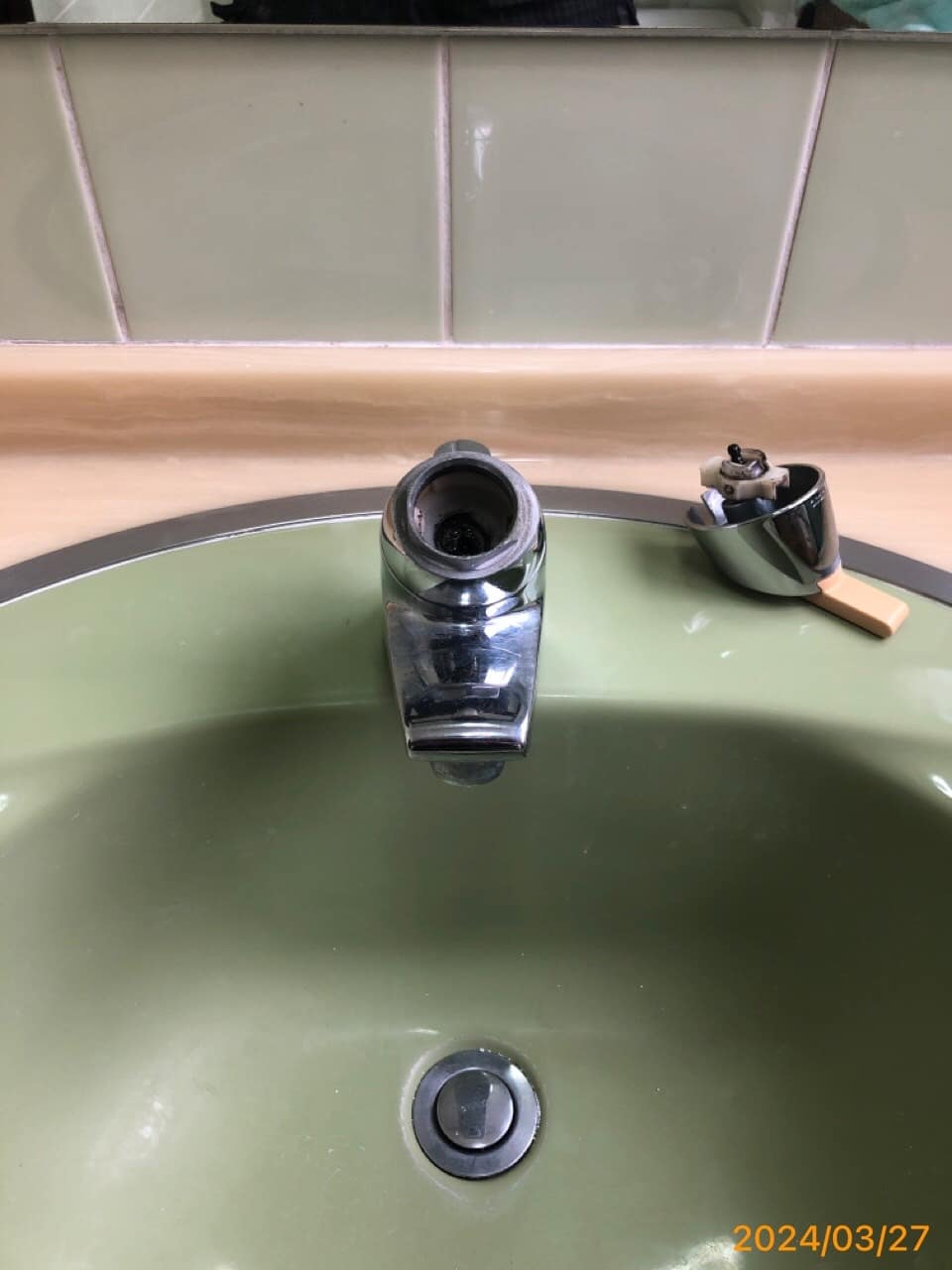 施工前　洗面水栓