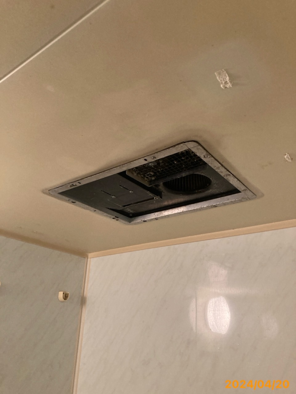 施工前　浴室暖房換気扇