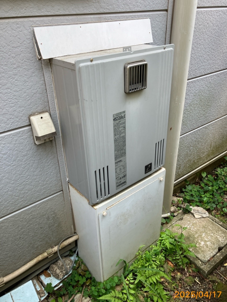施工前　給湯器