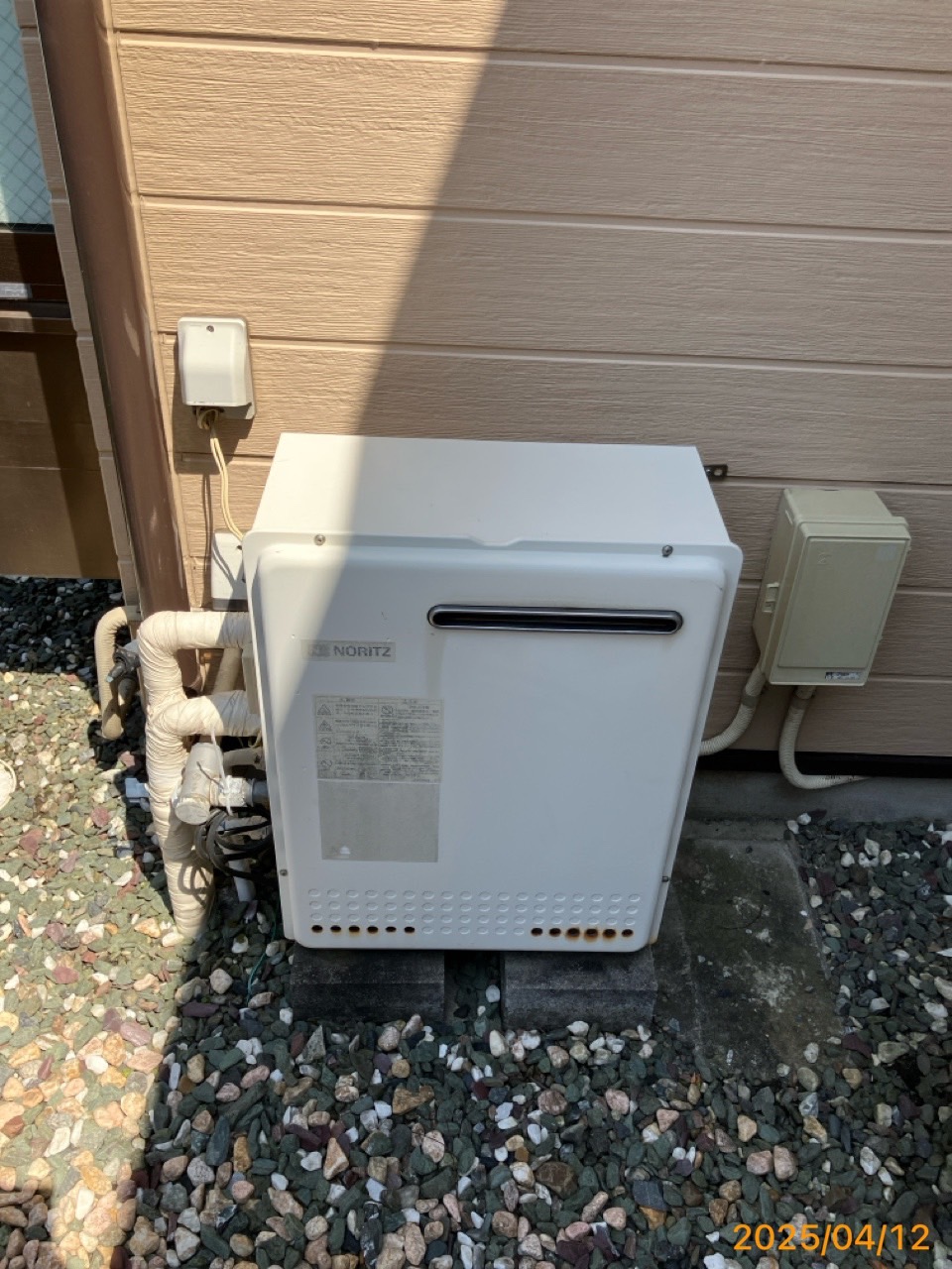施工前　給湯器