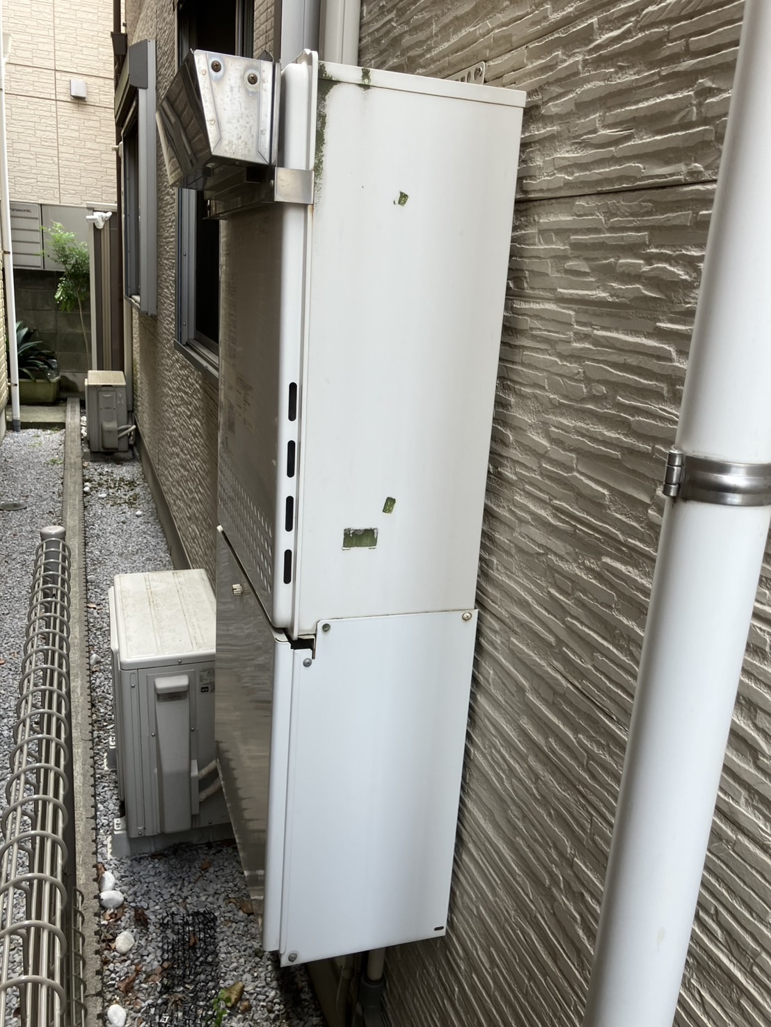 施工前　給湯器