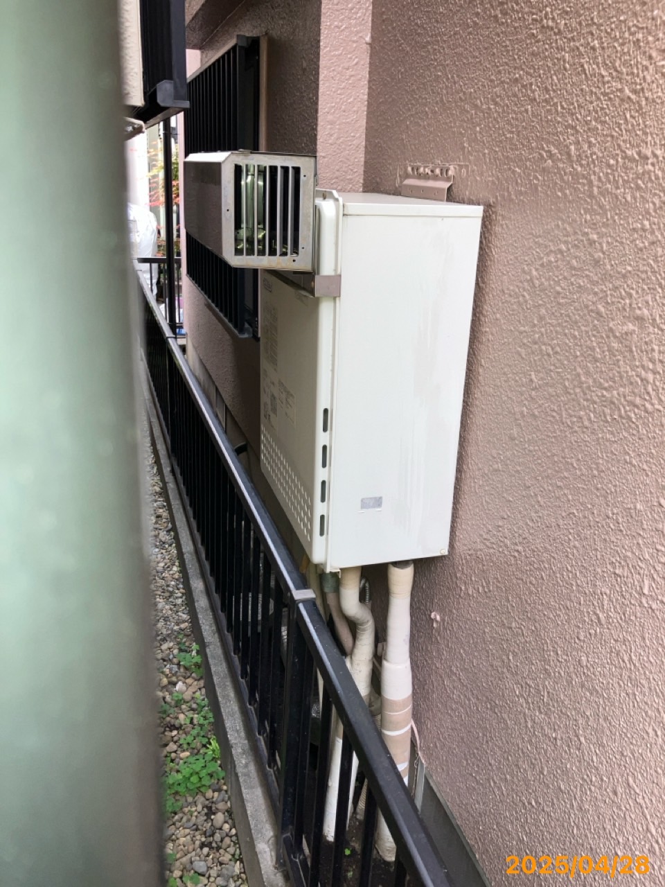 施工前　給湯器