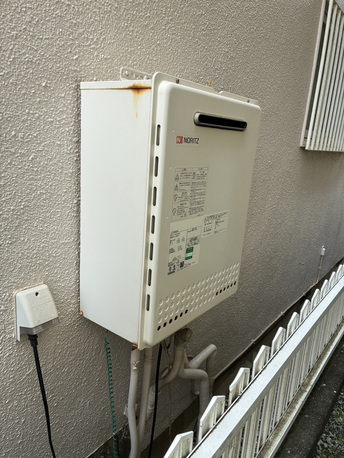 施工前　給湯器