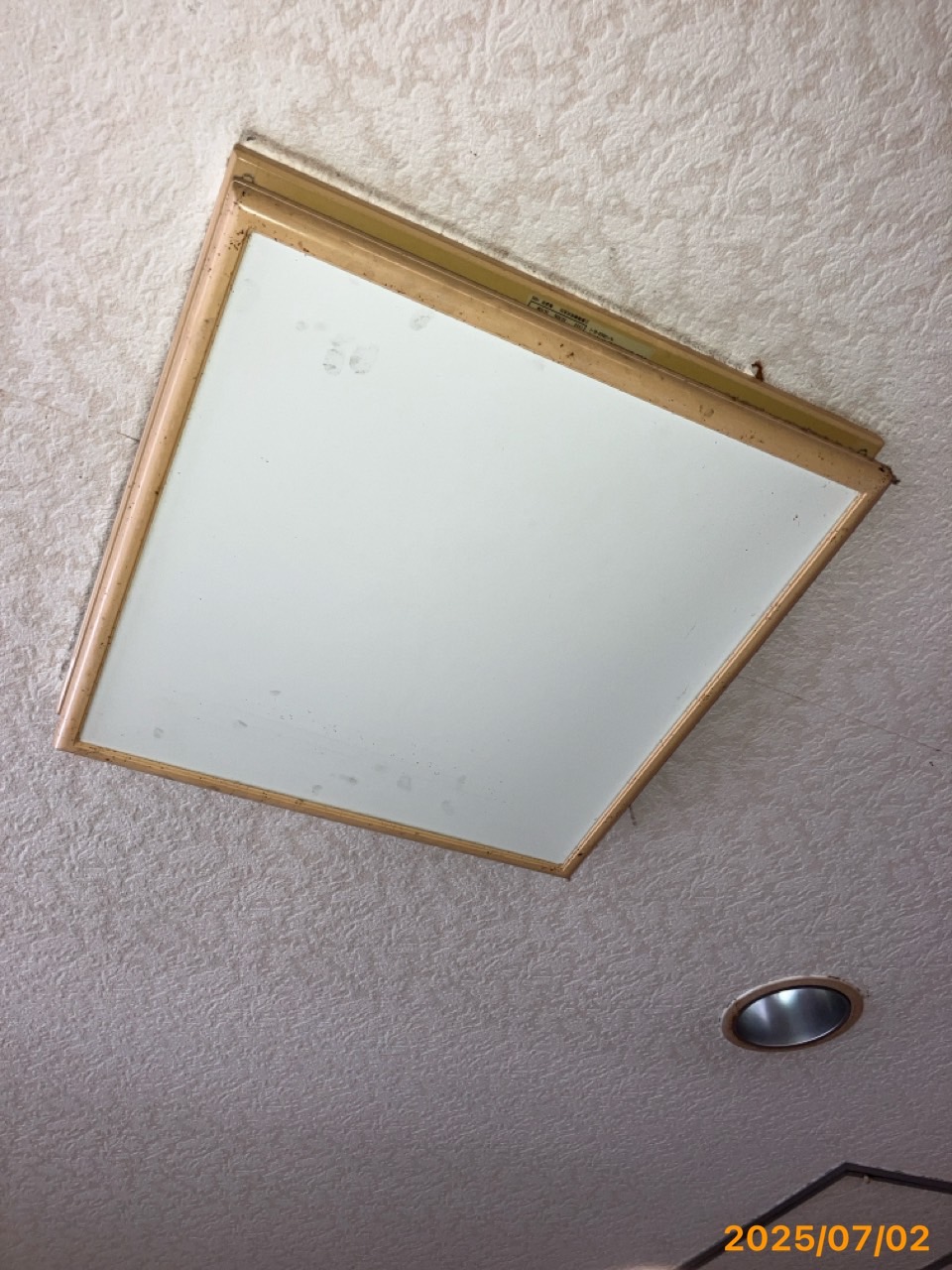 施工前　換気扇