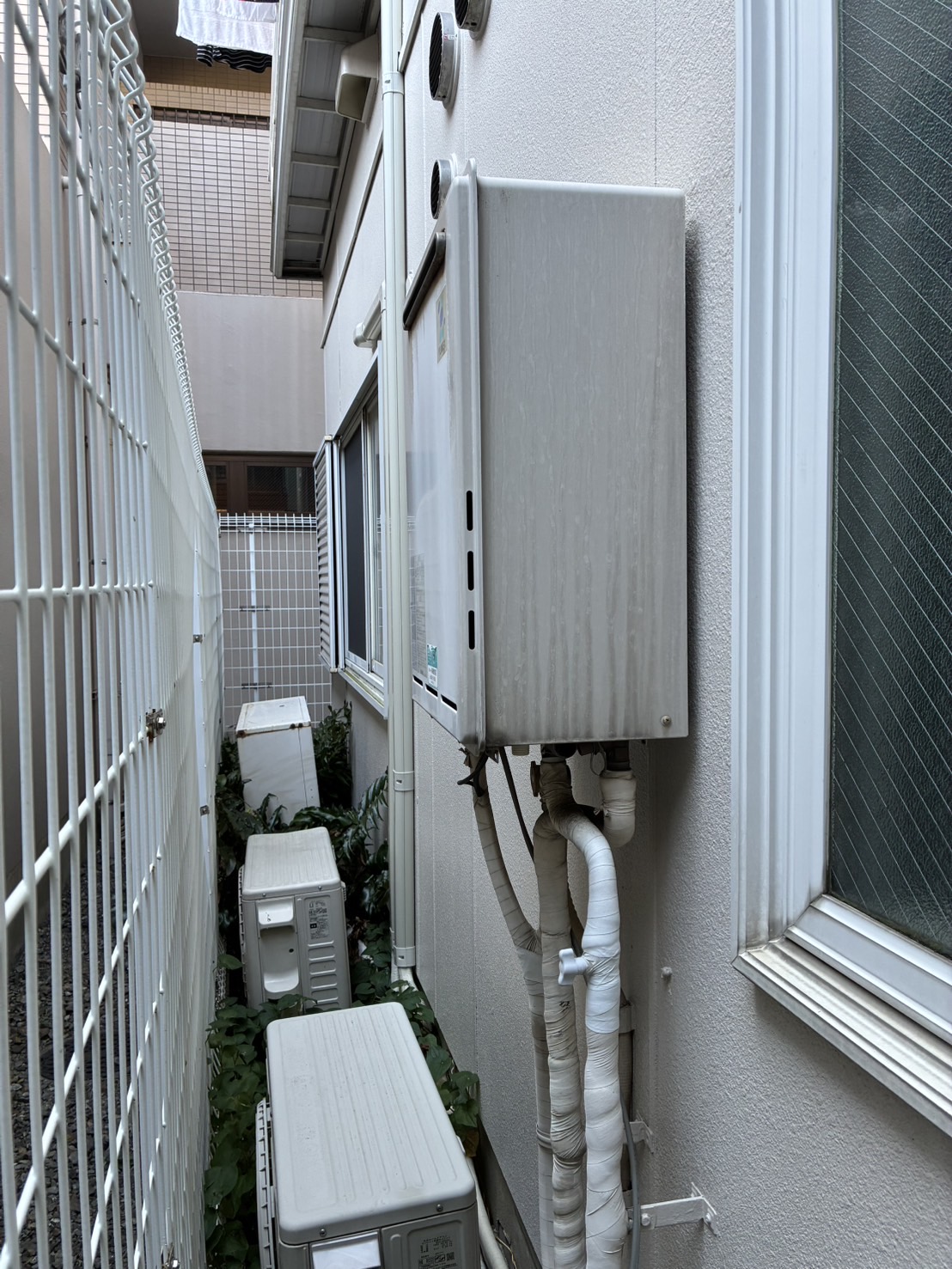 施工前　給湯器
