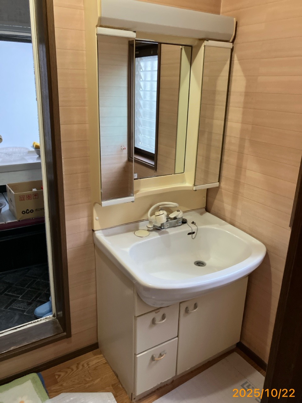 施工前　洗面化粧台