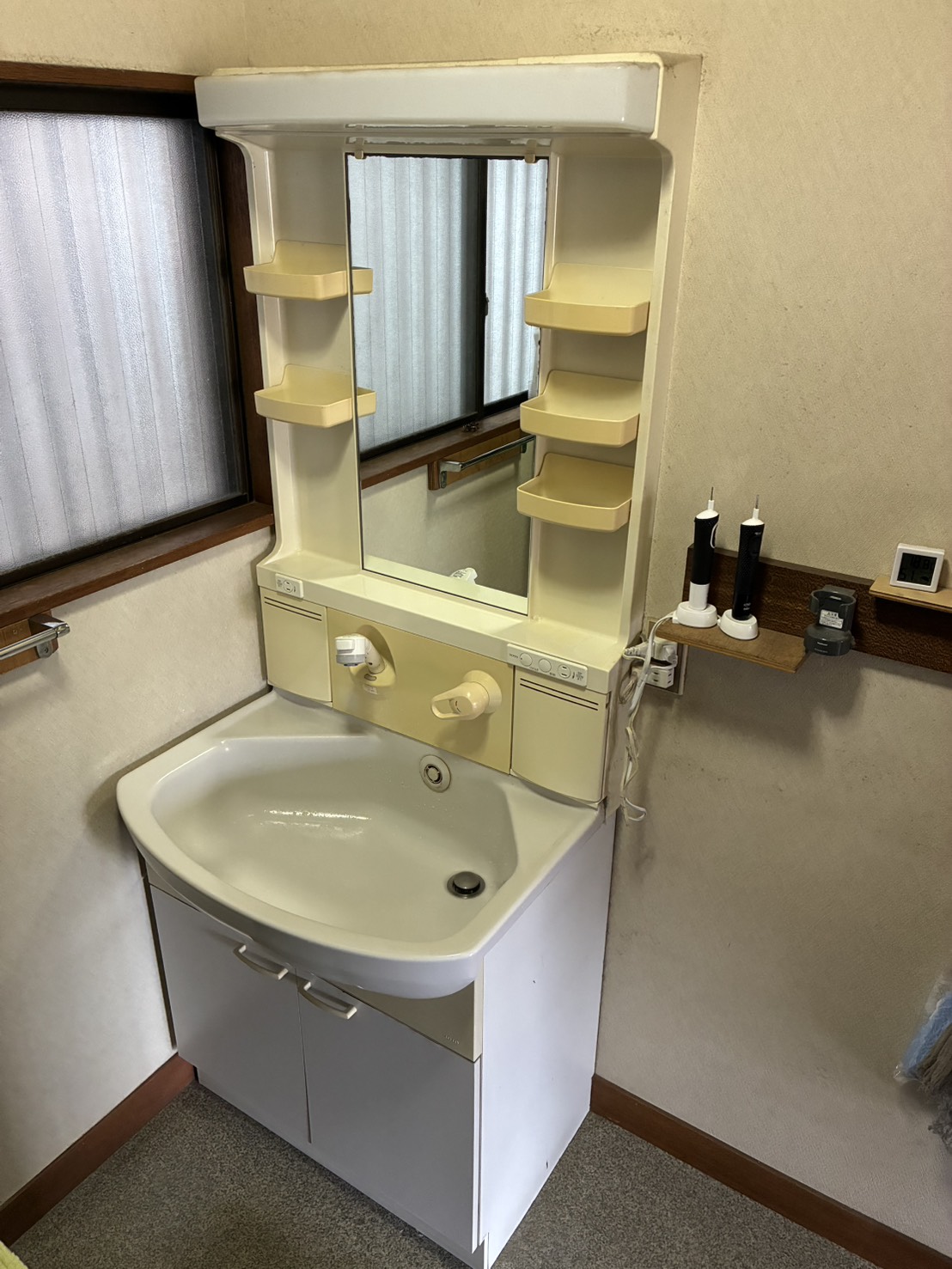 施工前　洗面化粧台