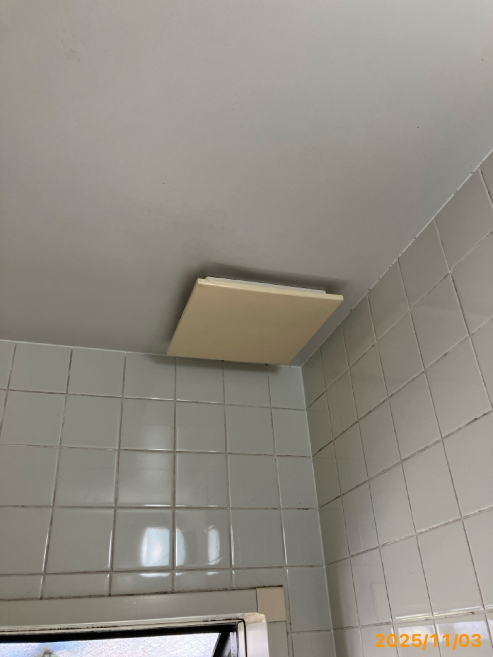 施工前　換気扇