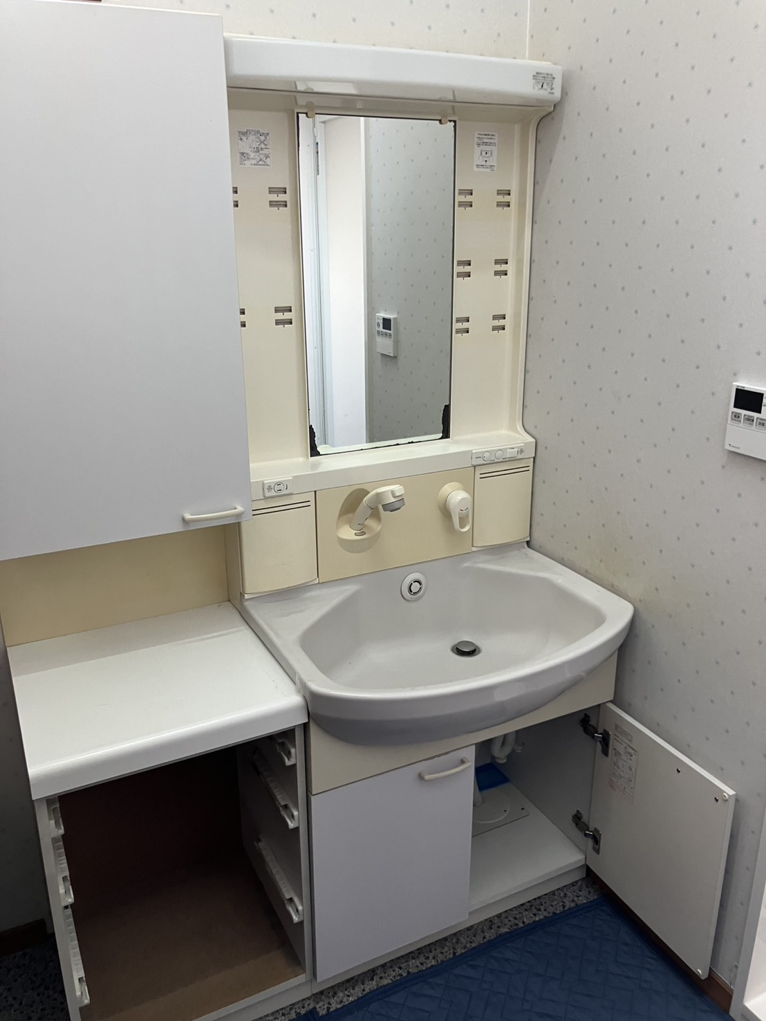 施工前　洗面化粧台