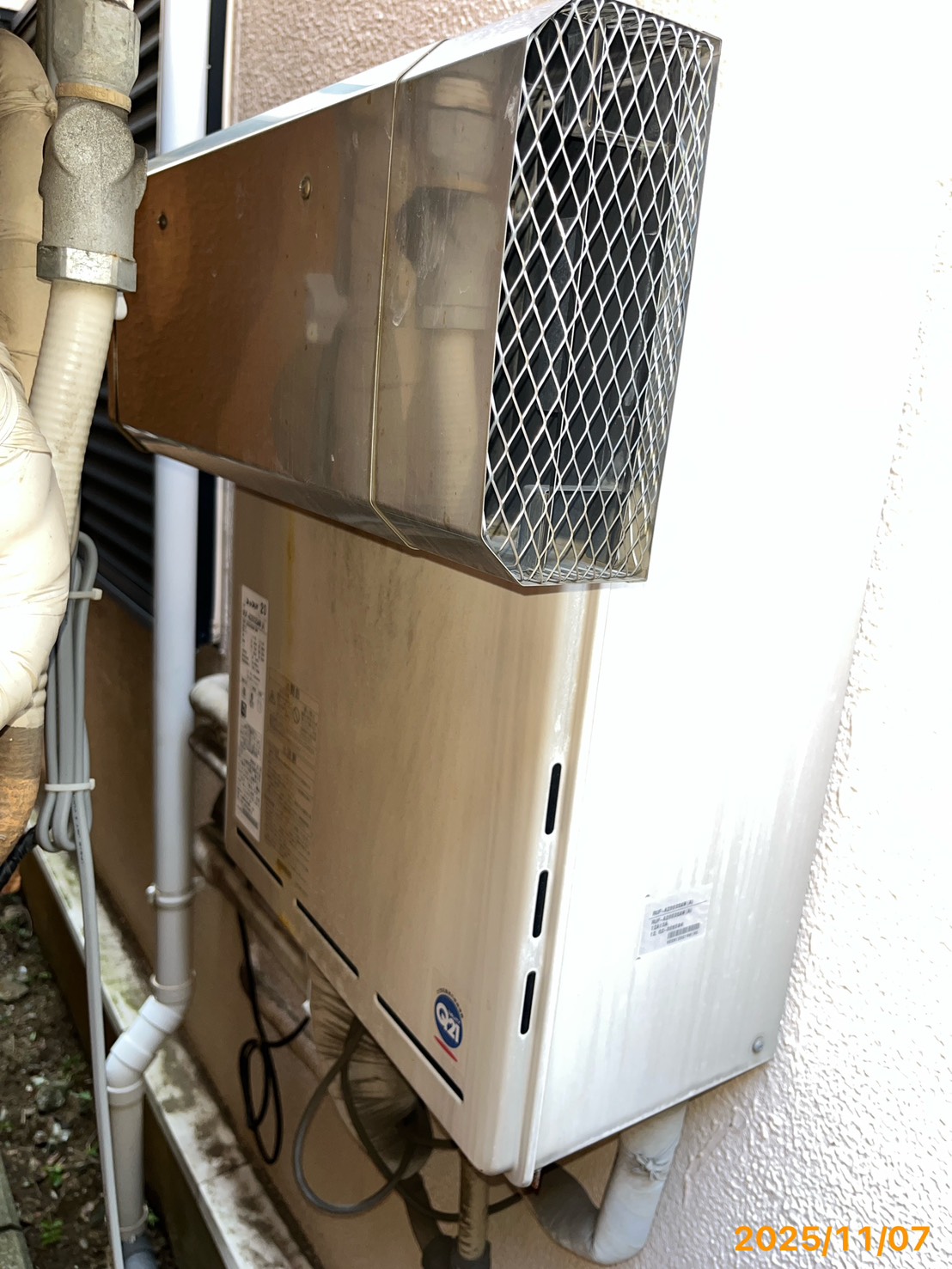 施工前　給湯器