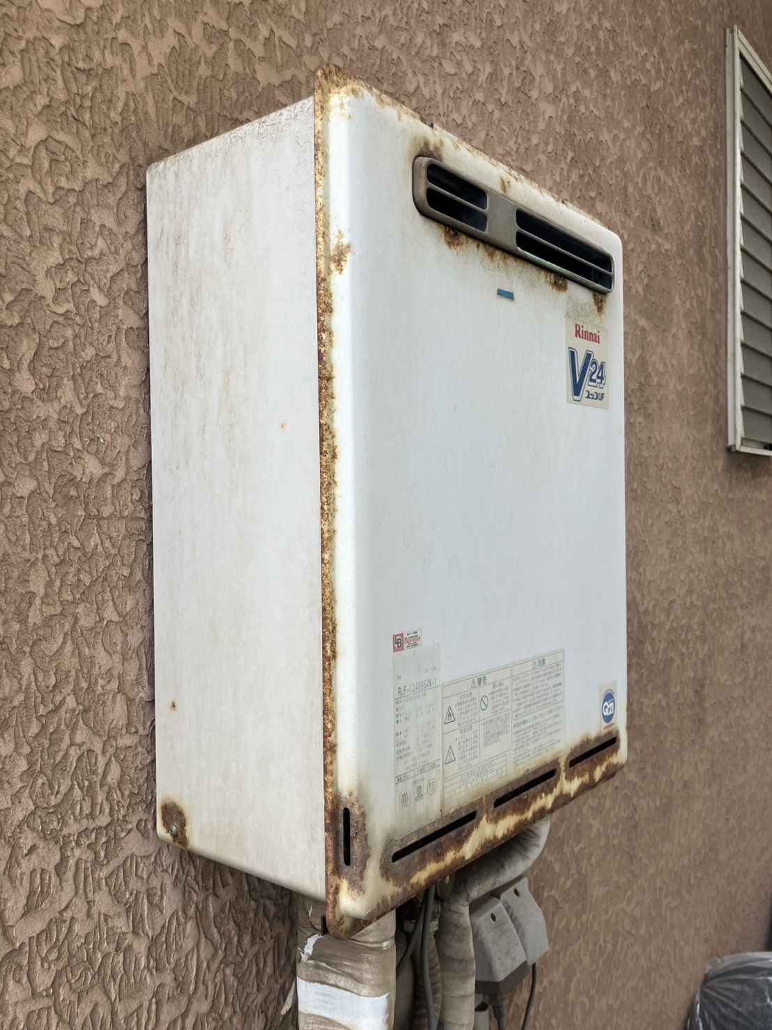 施工前　給湯器