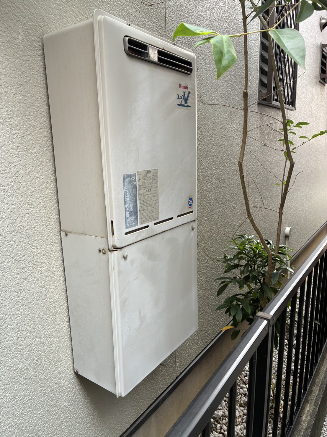 施工前　給湯器