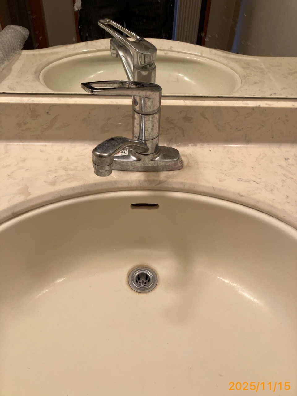 施工前　洗面水栓