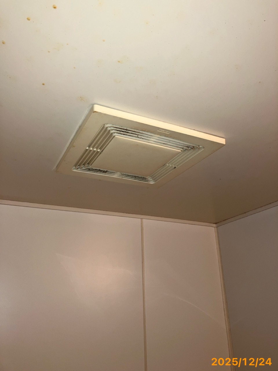 施工前　浴室暖房乾燥機