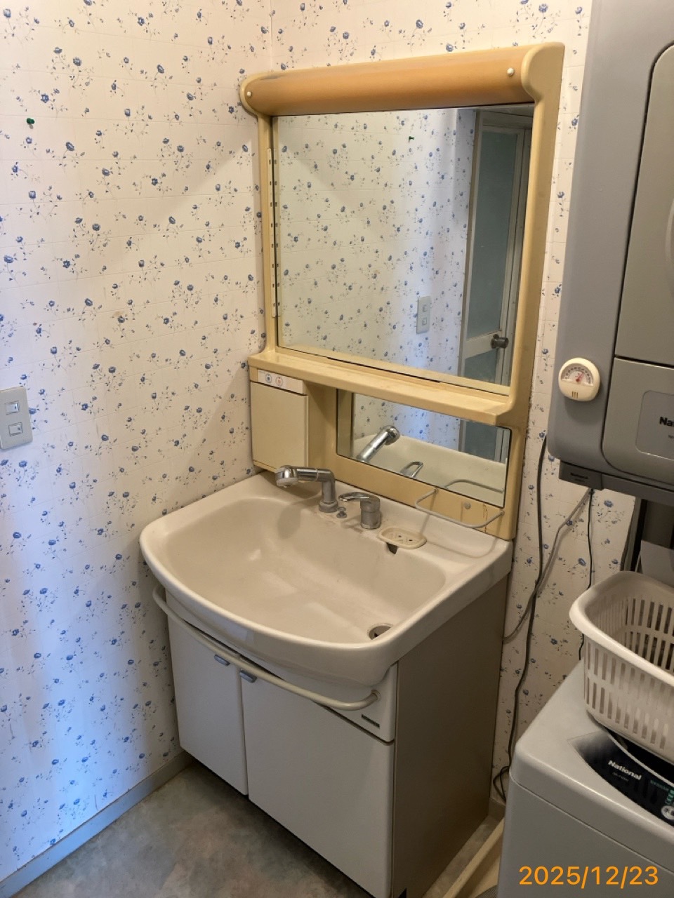 施工前　洗面化粧台