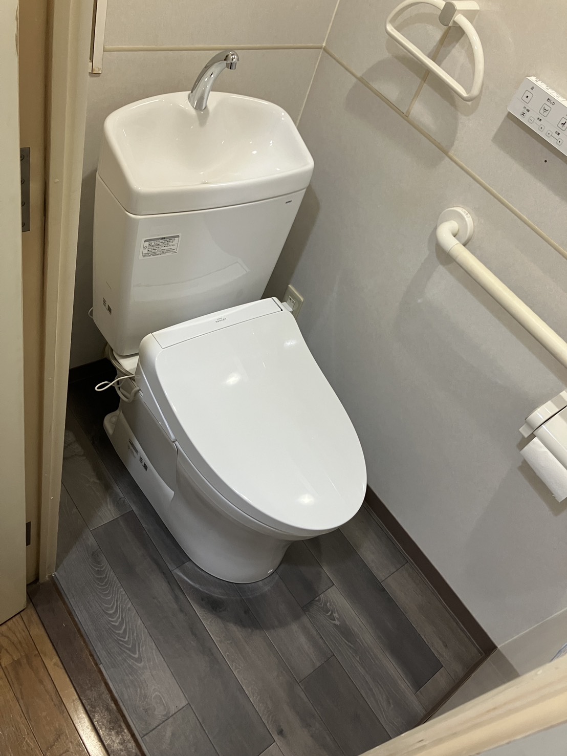 施工後　トイレ（CS232BP　SH233BA　TCF8CKM01）