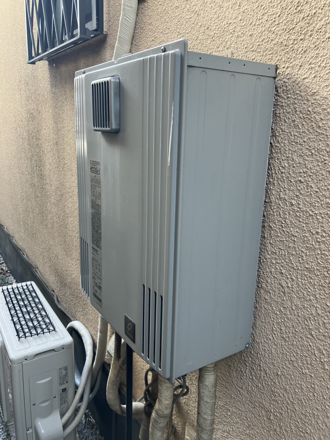 施工前　給湯器