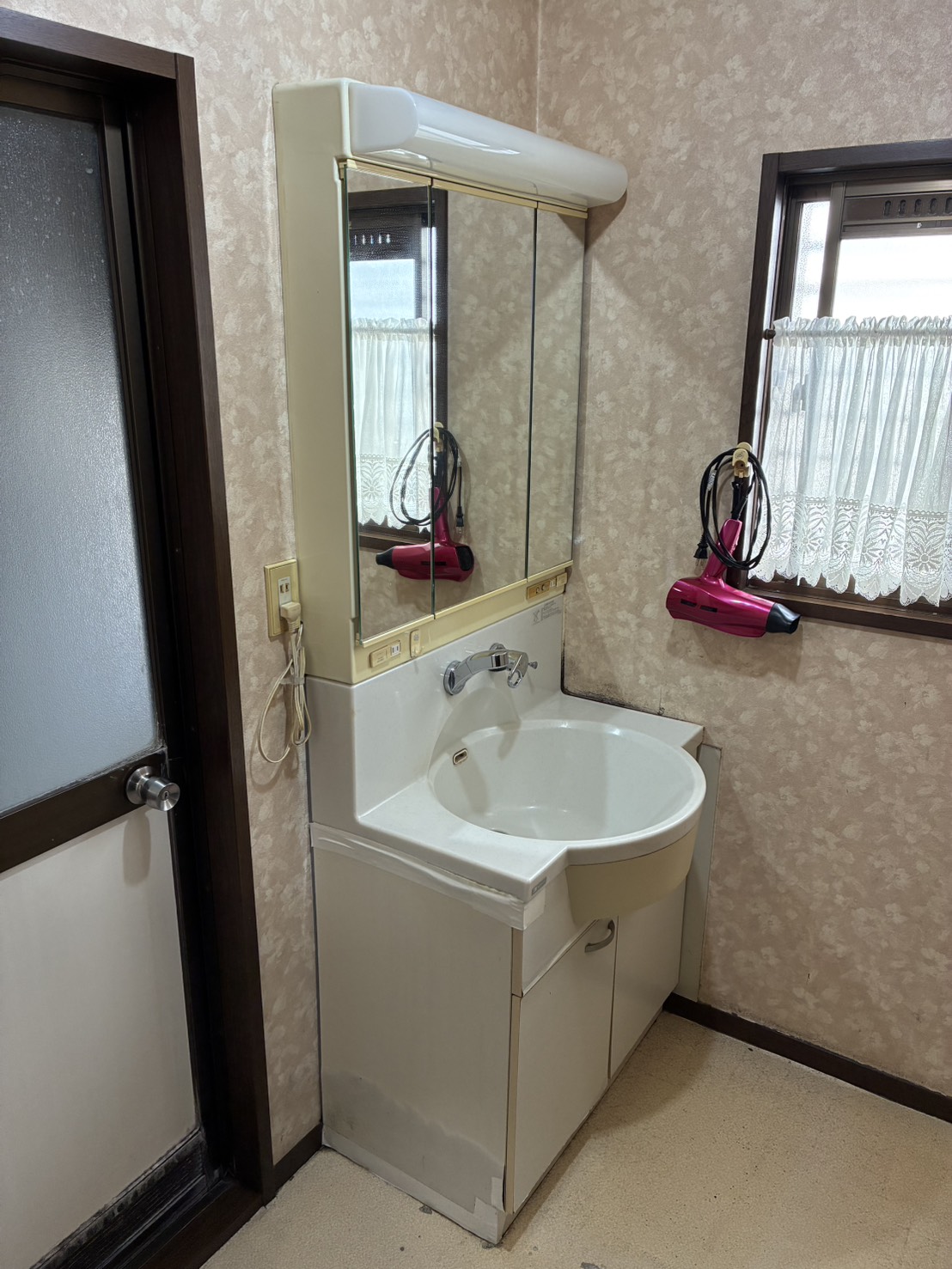 施工前　洗面化粧台