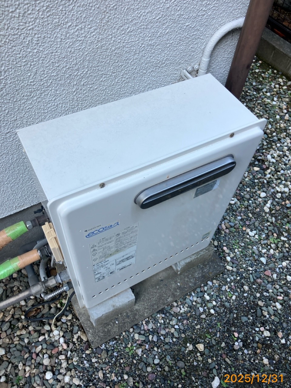 施工前　給湯器