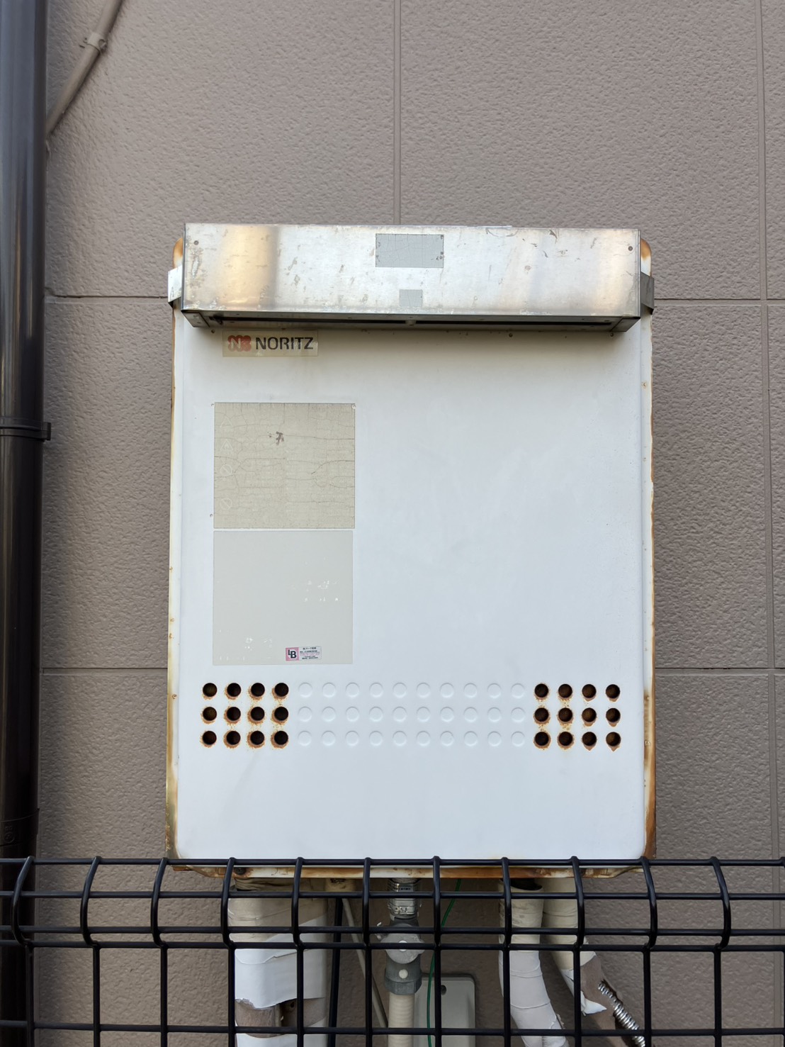 施工前　給湯器