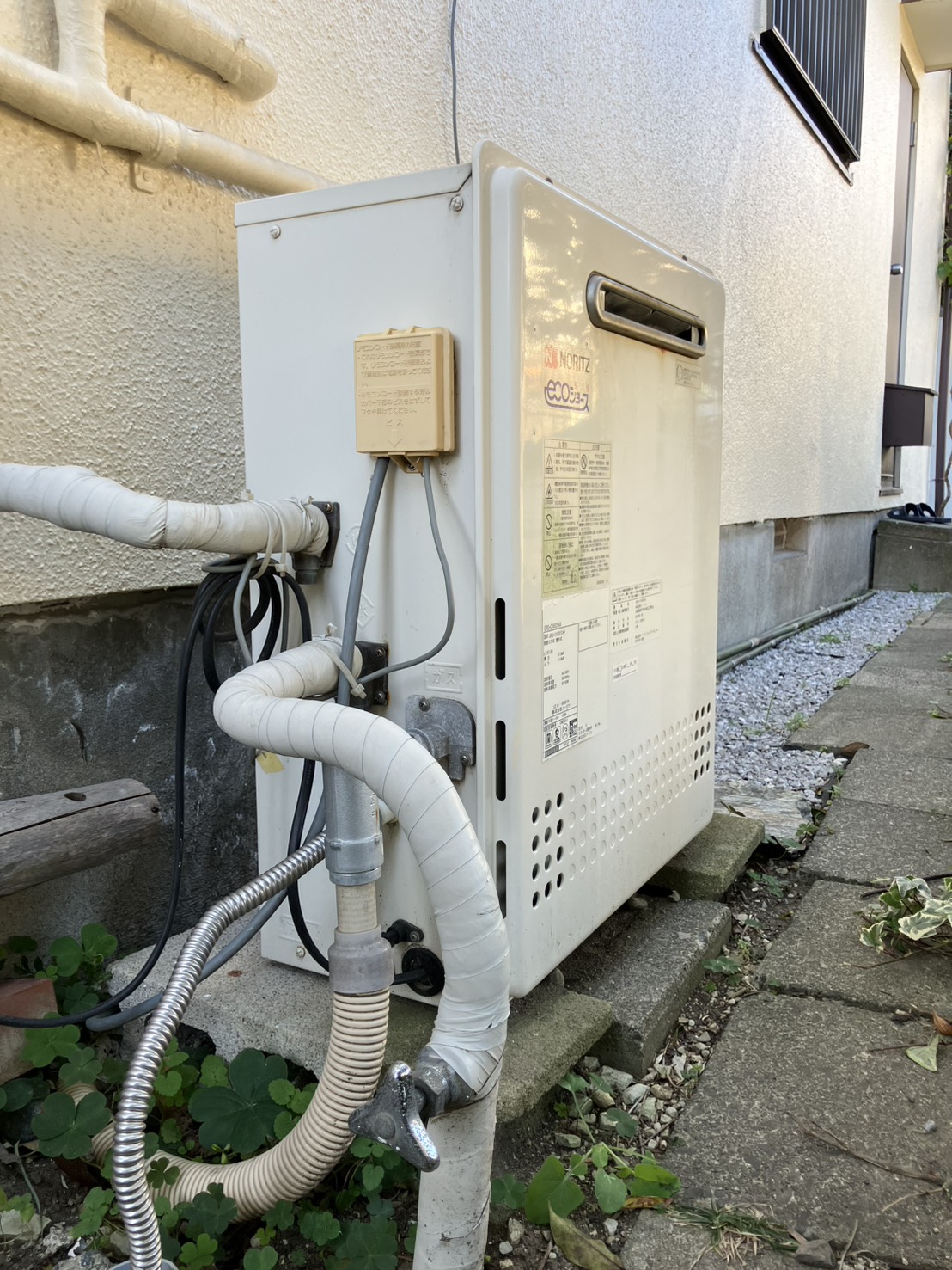 施工前　給湯器