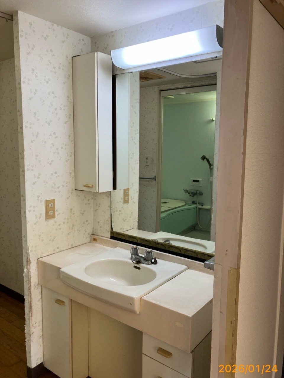 施工前　洗面化粧台