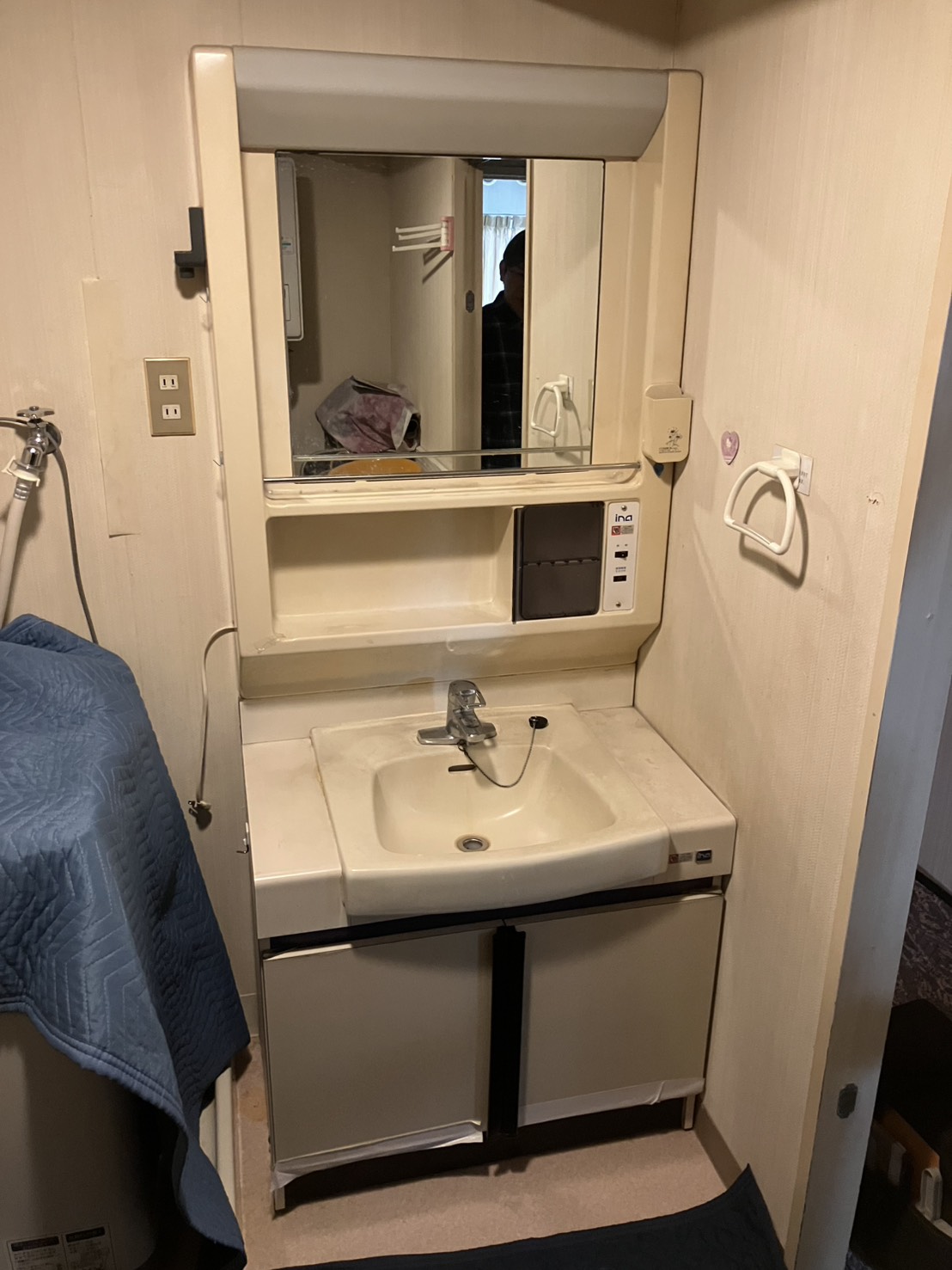 施工前　洗面化粧台