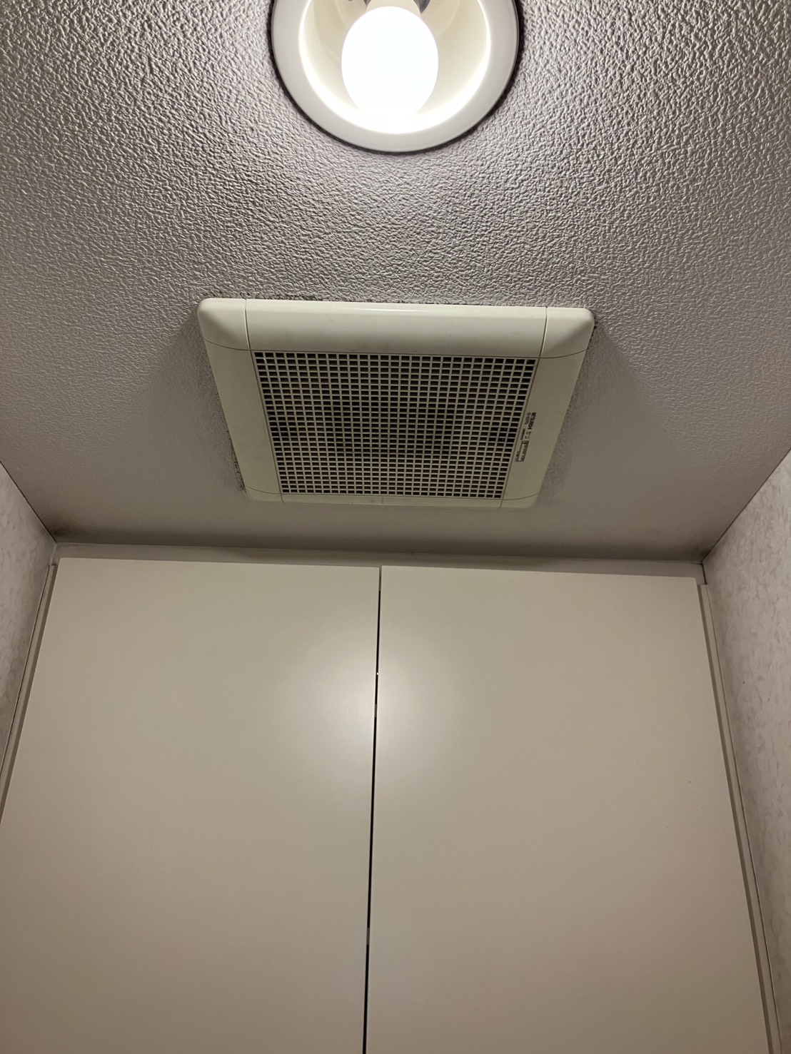 施工前　換気扇