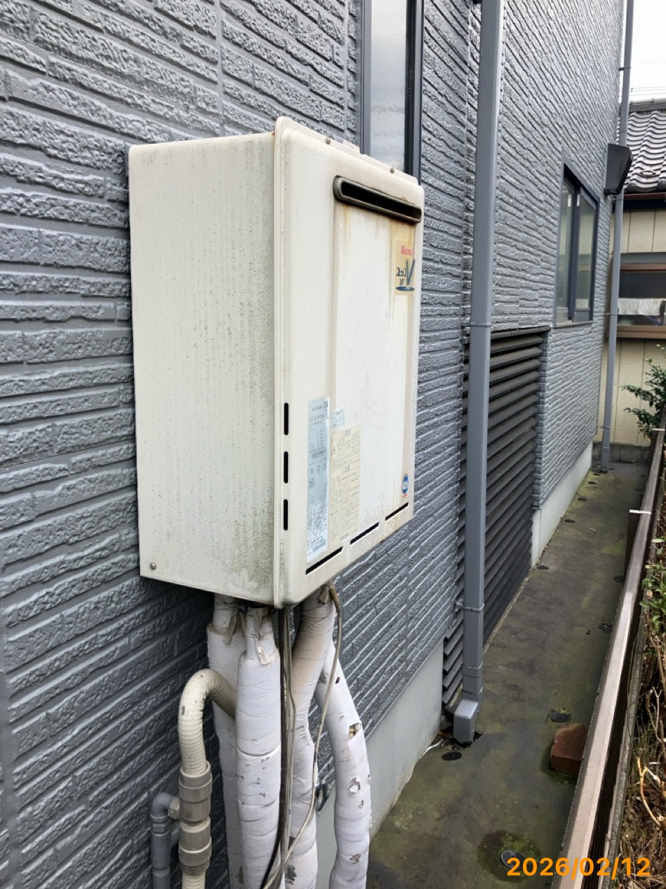 施工前　給湯器