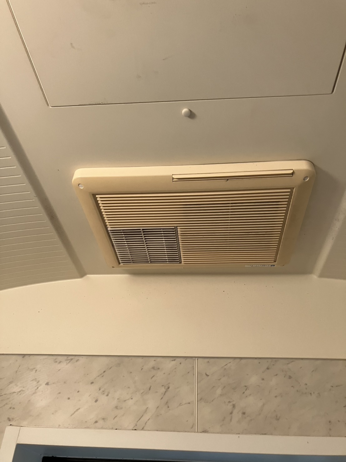 施工前　浴室暖房乾燥機