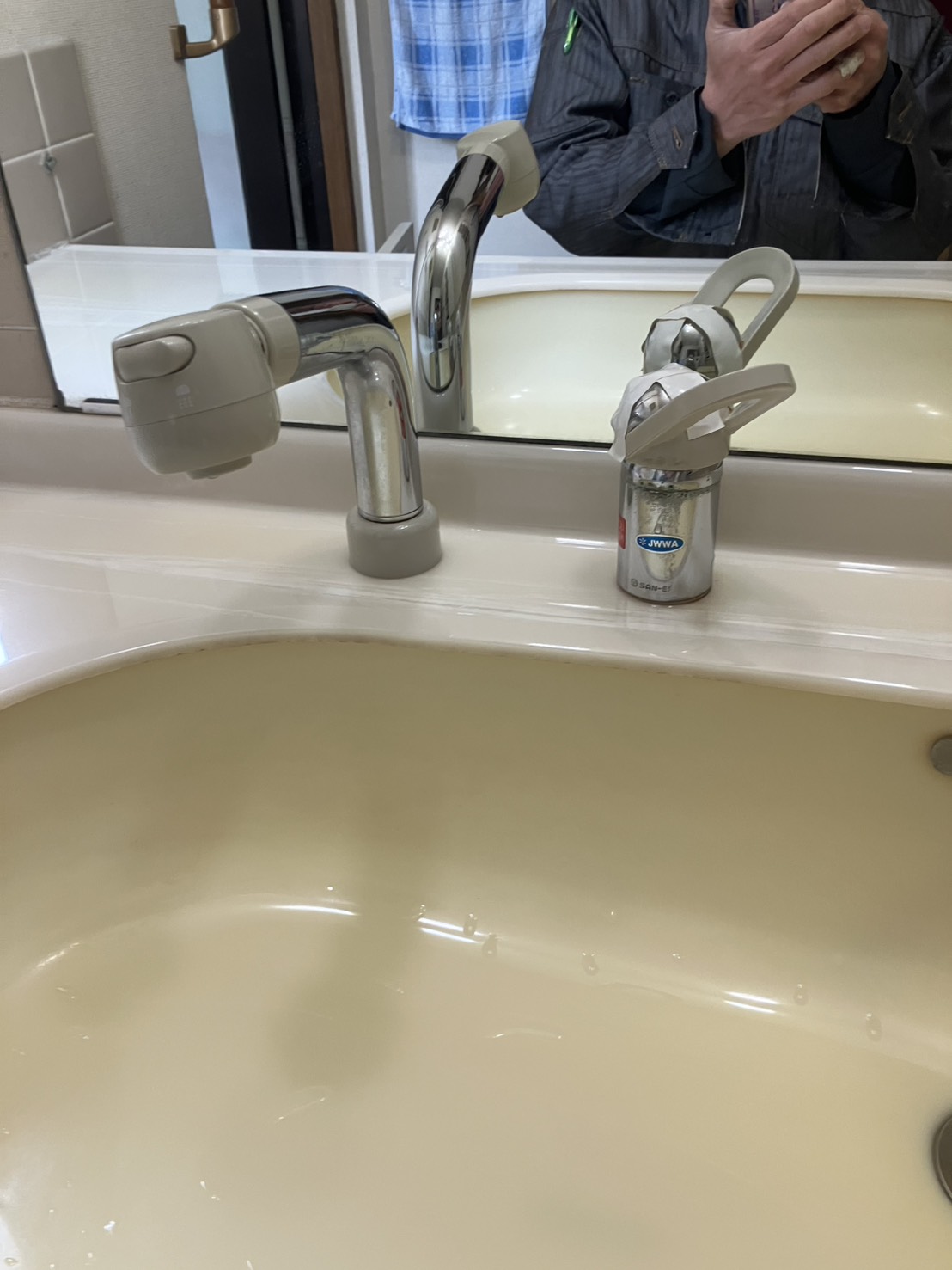 施工前　洗面水栓