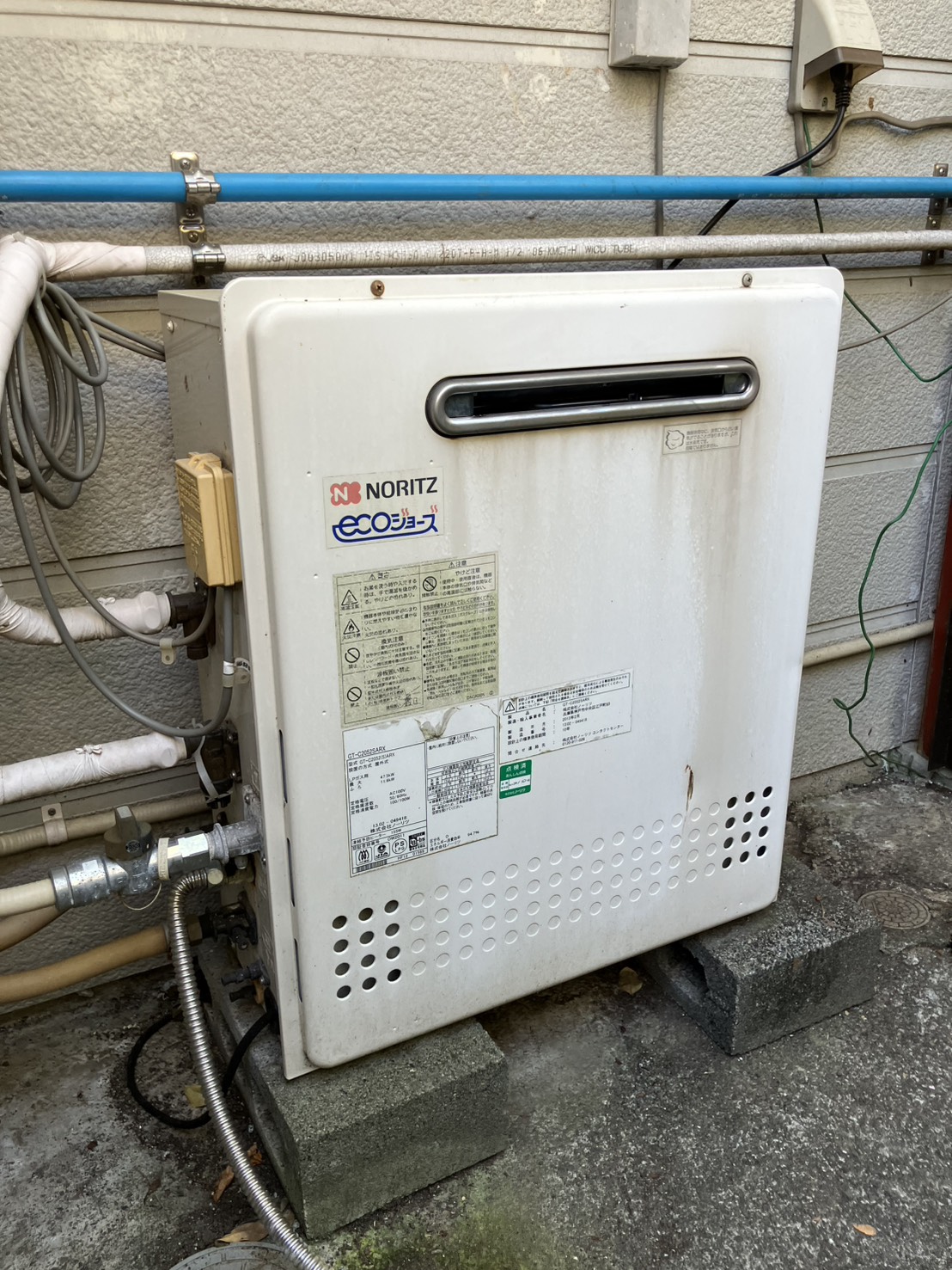 施工前　給湯器