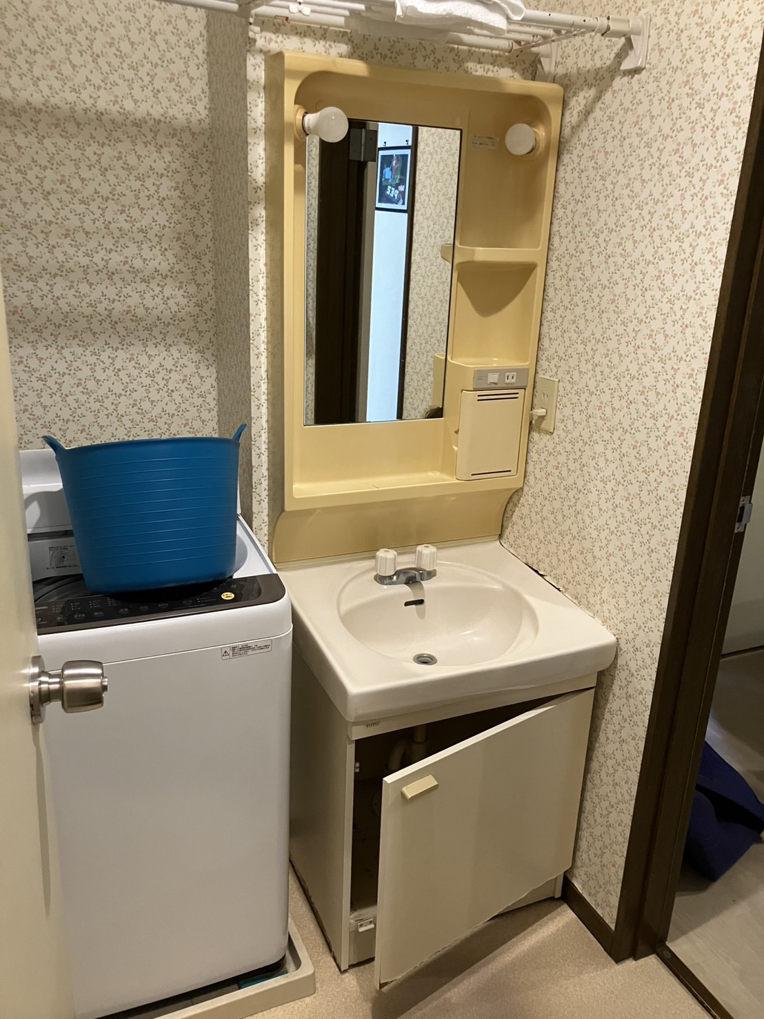 施工前　洗面化粧台