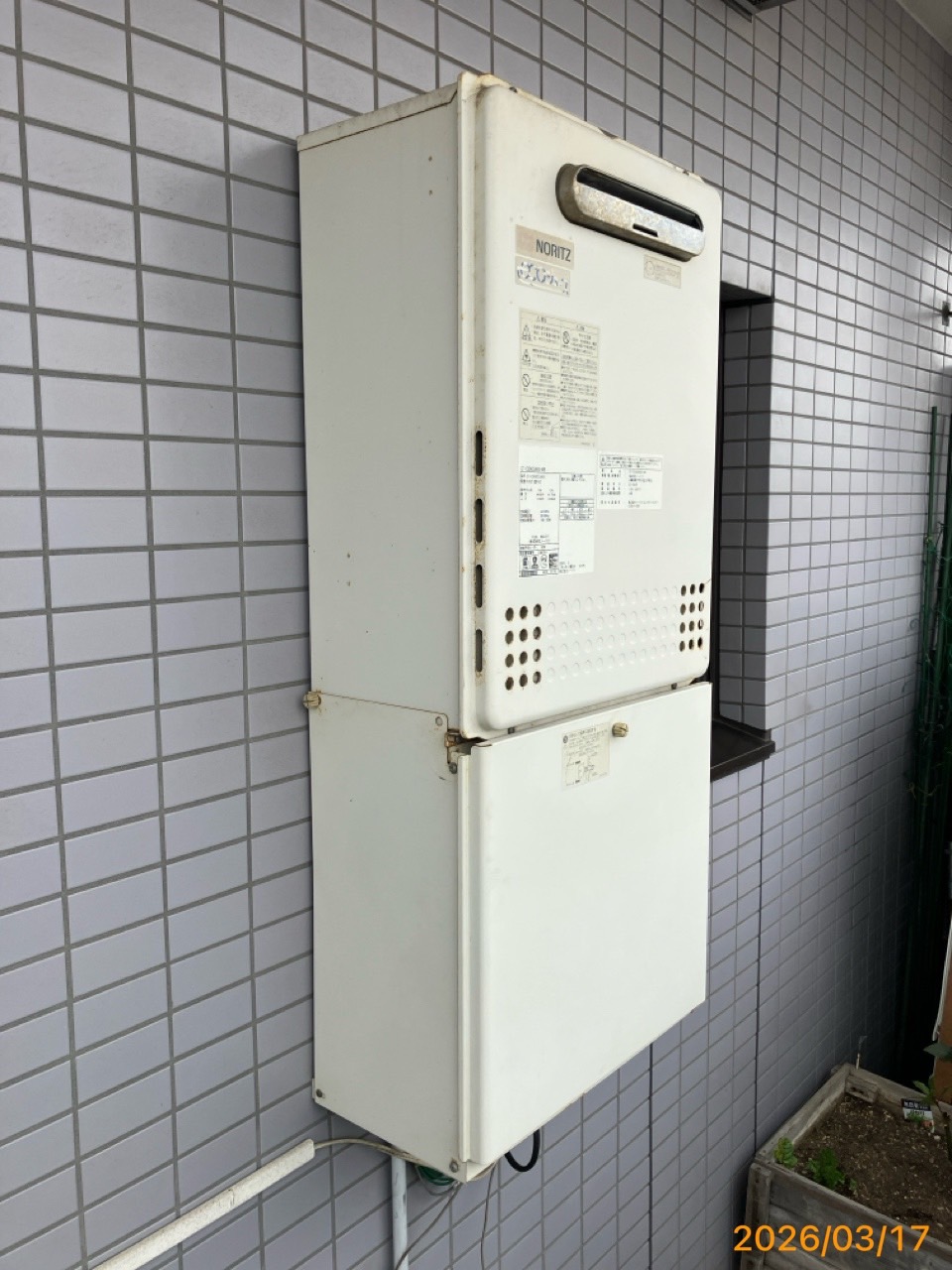 施工前　給湯器